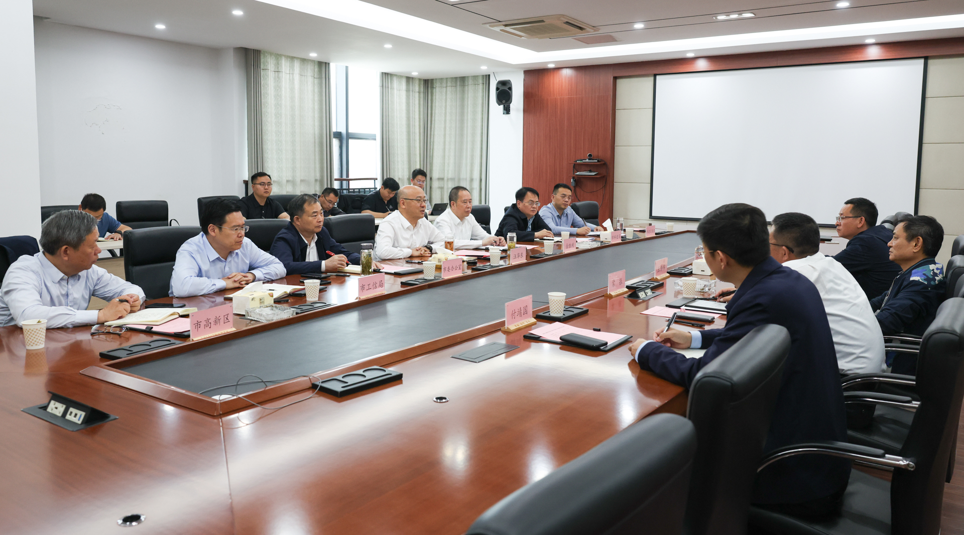 汪华东前往安徽相邦复合材料有限公司调研