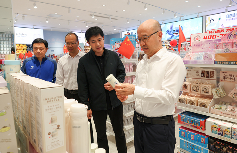 汪华东调研节日文旅消费工作