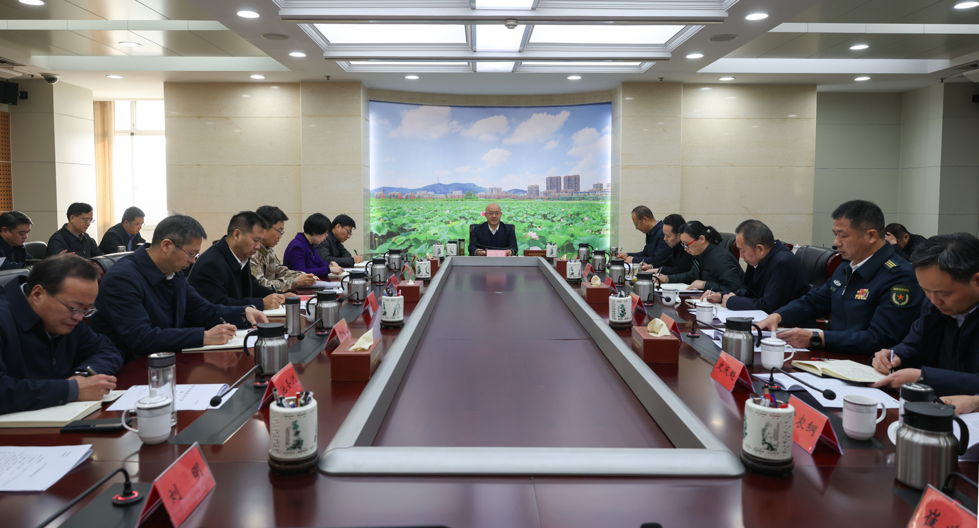 汪华东主持召开2025年市委议军会议