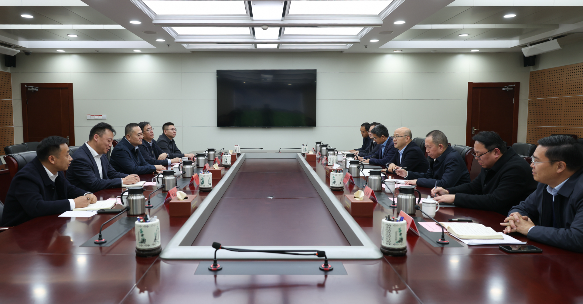 汪华东会见中国移动安徽公司客人