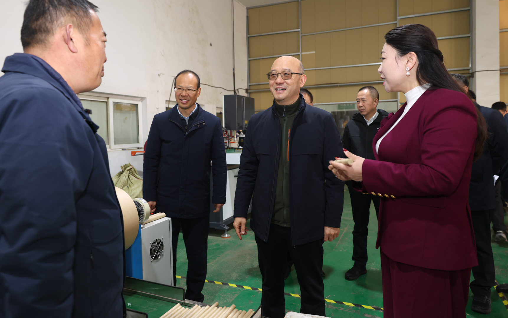 汪华东调研艾草产业发展情况