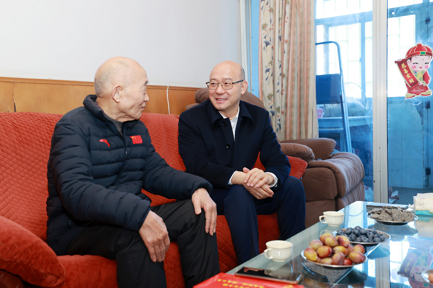 汪华东看望慰问老干部