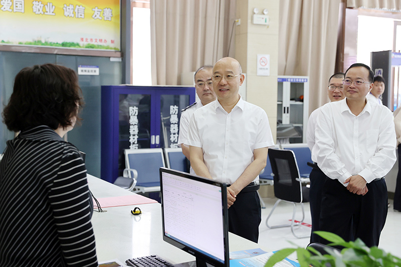 汪华东带案下访并督导信访积案问题集中整治工作