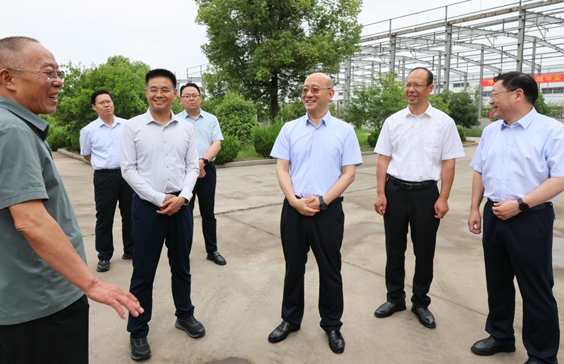 汪华东调研开发园区学习教育开展情况