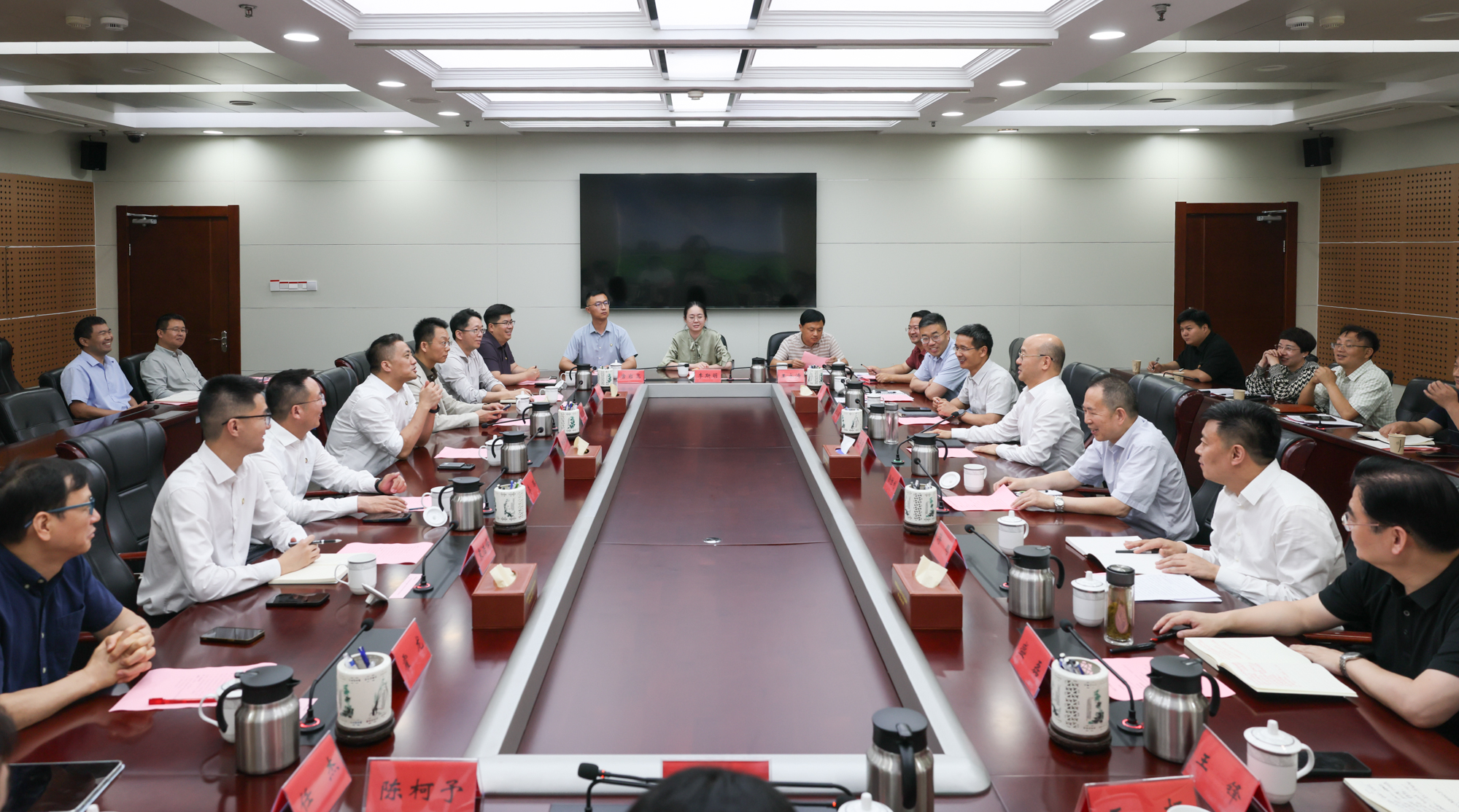 阿拉丁控股集团来淮考察交流座谈会举行