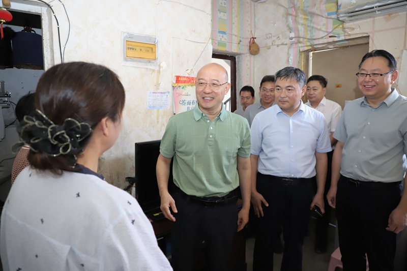 汪华东在烈山区督导低收入人群帮扶和防汛备汛工作