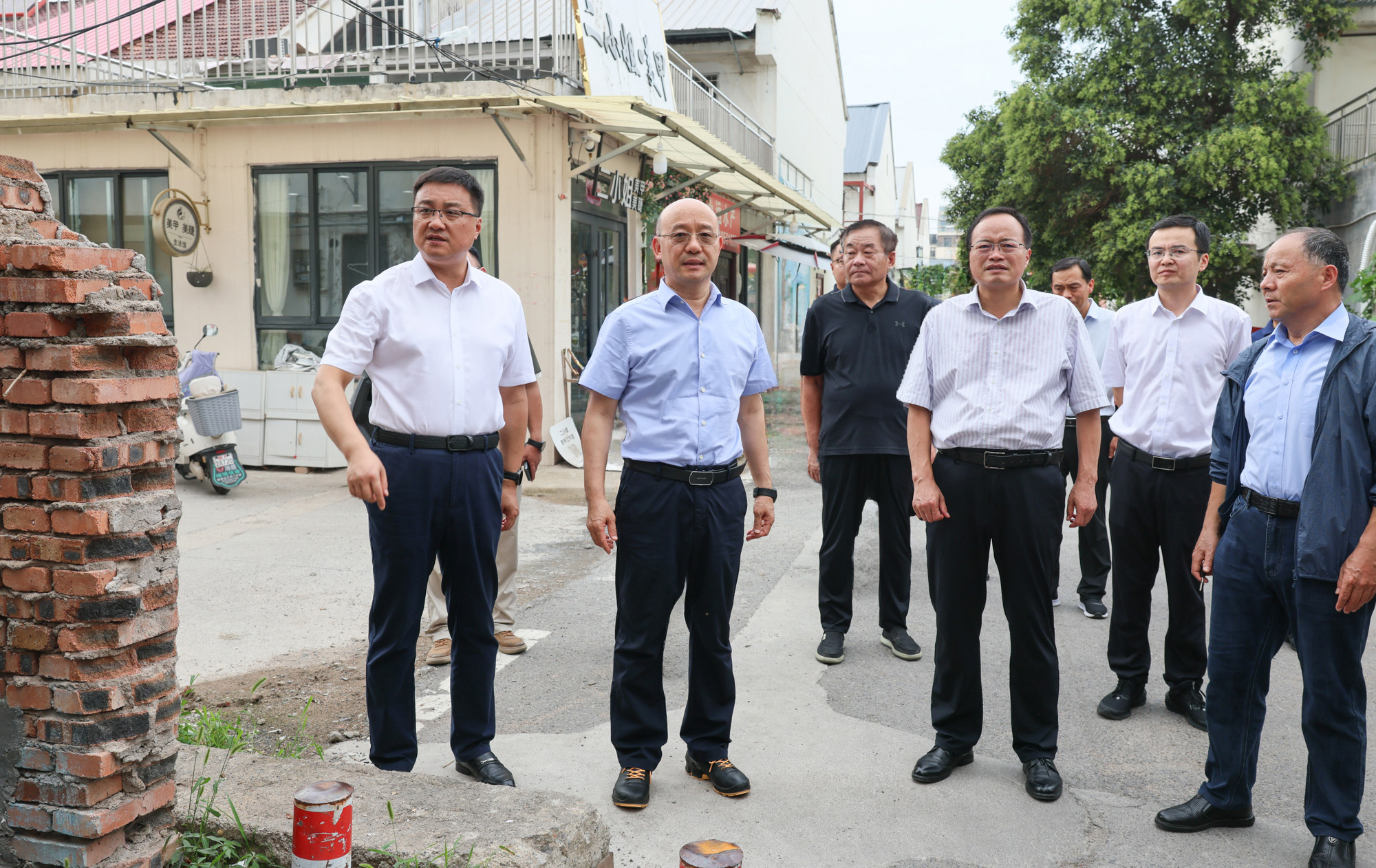 汪华东督导文明创建工作