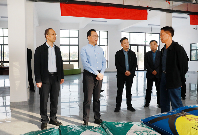 蒋曦宣讲省第十二次党代会精神并调研秋种工作