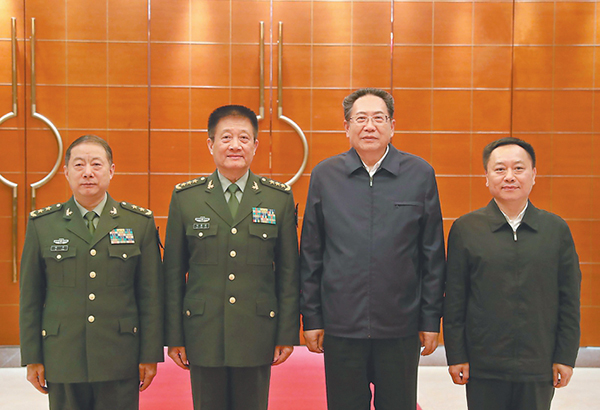 李锦斌李国英率团赴东部战区走访慰问.jpg